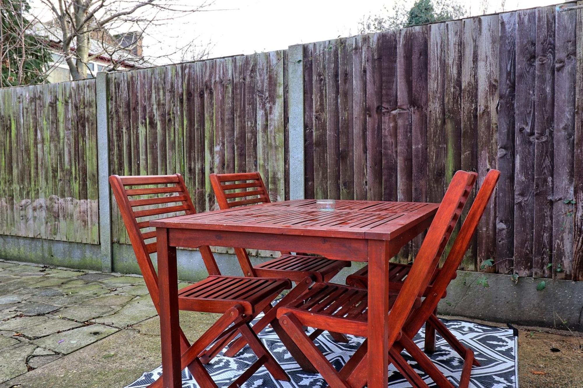 Beautiful Spacious Four Bedroom House With Parking For 2 Cars, 5 Minute Walk To Southend Station Exterior photo